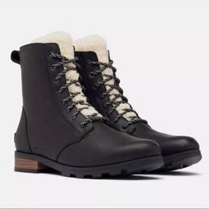 NWT / NIB Sorel Emelie Genuine Shearling Short Lace-Up Boot Black Size 7